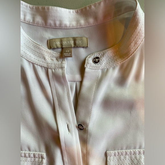 Banana Republic White Sleeveless Safari Blouse with Silver buttons, size 12 - Picture 3 of 8